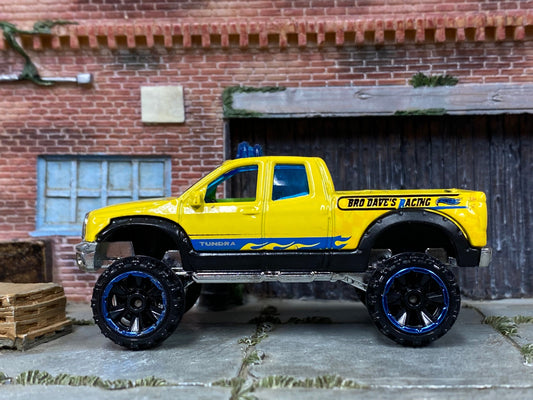 Loose Hot Wheels - 2010 Toyota Tundra Off Road 4x4 - Yellow and Blue