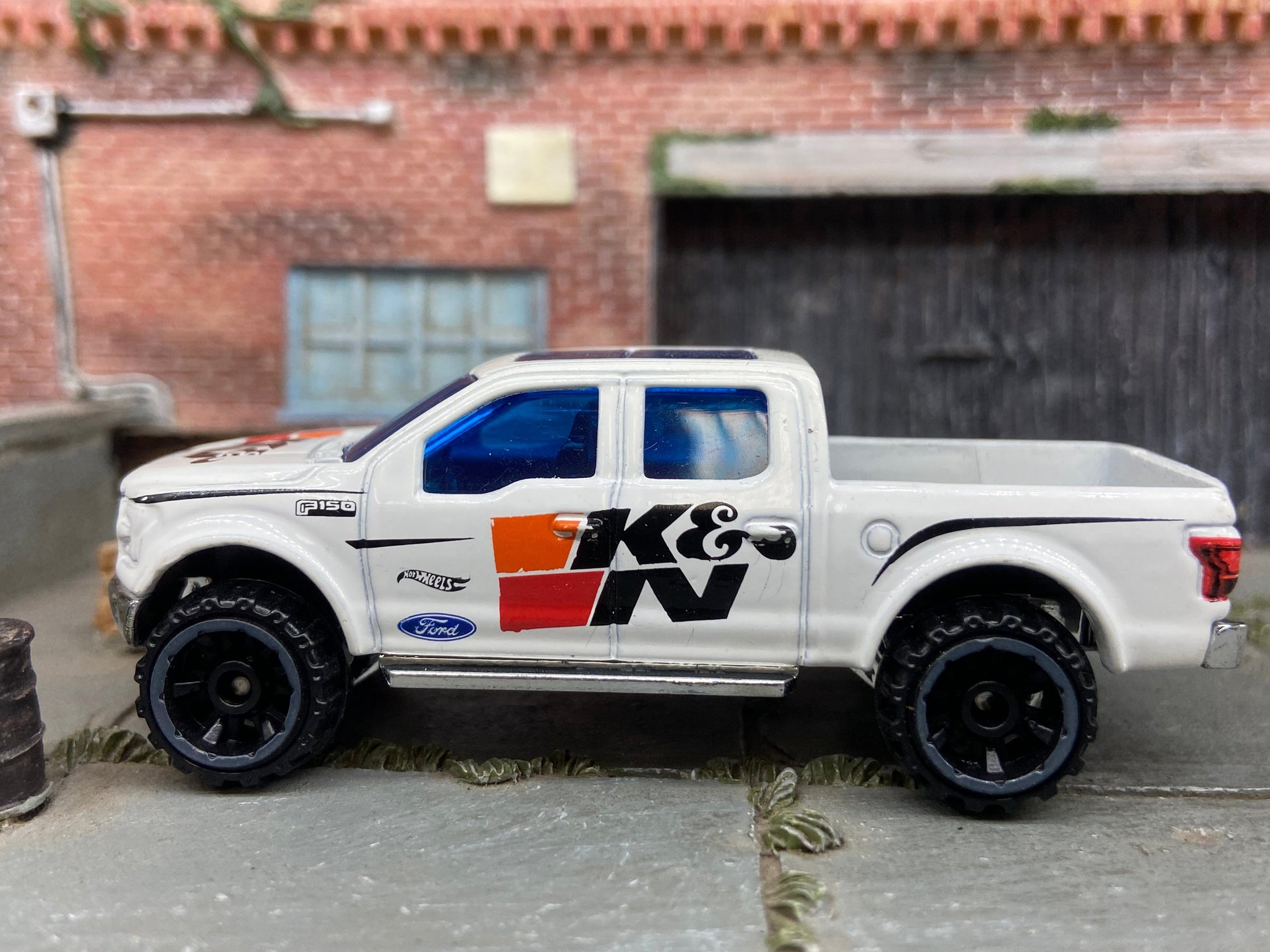 Loose Hot Wheels - 2015 Ford F150 4X4 Truck - White K&N Filters Livery