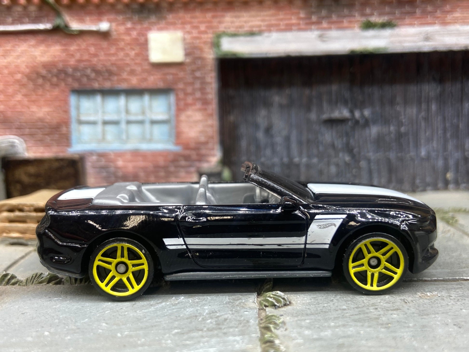 Loose Hot Wheels 2015 Ford Mustang GT Convertible Dressed in Black and White