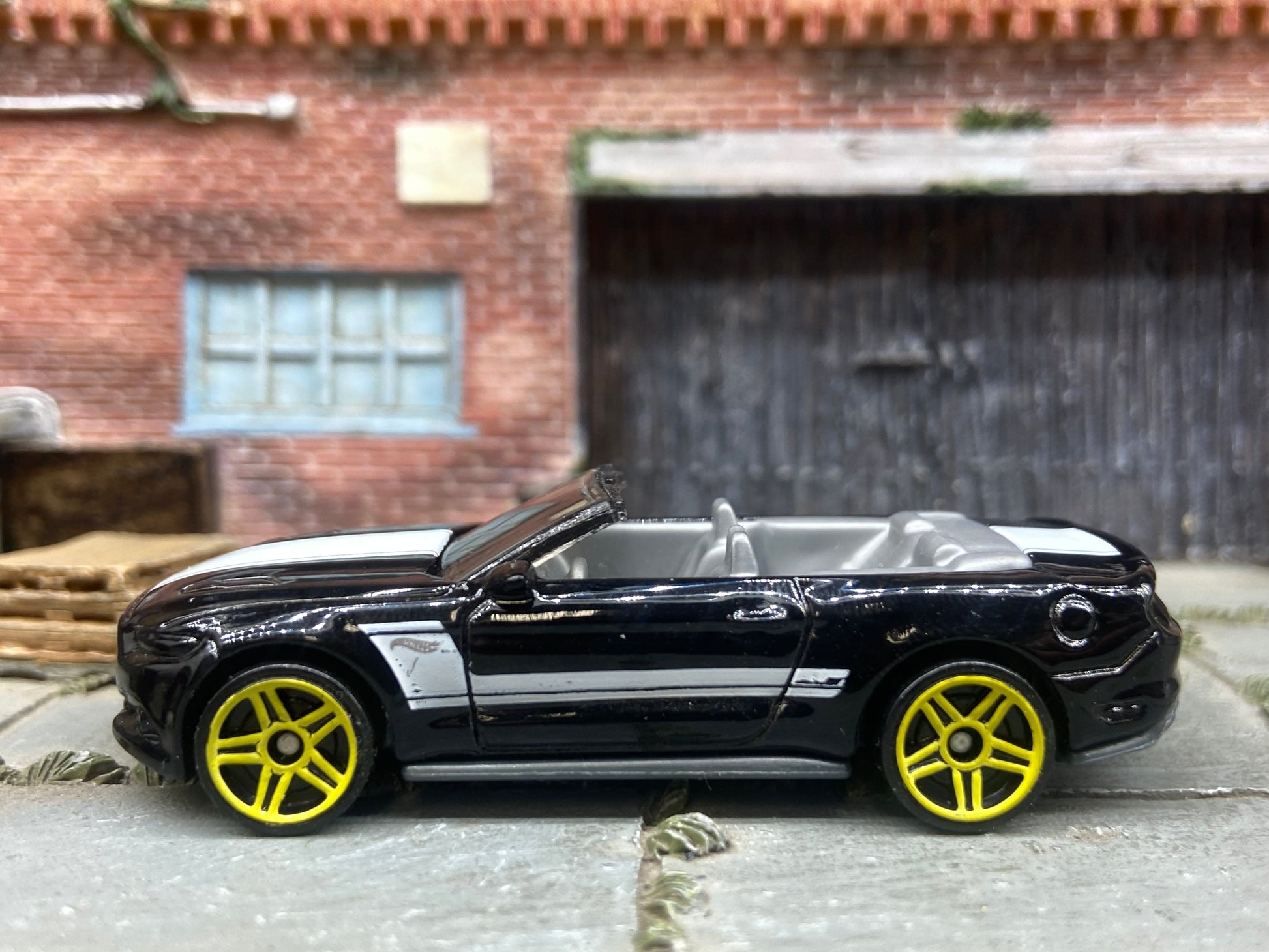 Loose Hot Wheels 2015 Ford Mustang GT Convertible Dressed in Black and White