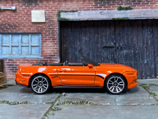 Loose Hot Wheels - 2015 Ford Mustang GT Convertible - Orange, black and White