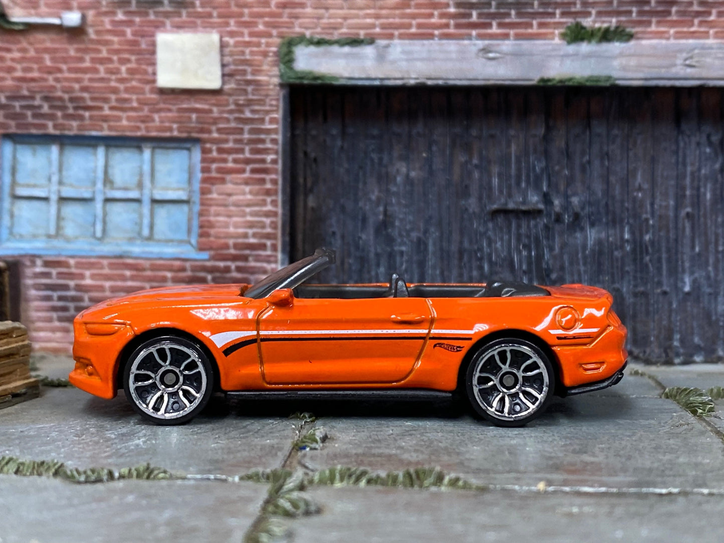 Loose Hot Wheels - 2015 Ford Mustang GT Convertible - Orange, black and White