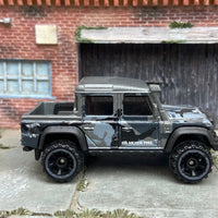 Loose Hot Wheels: 2015 Toyota Land Rover Defender Double Cab - Gray Camo