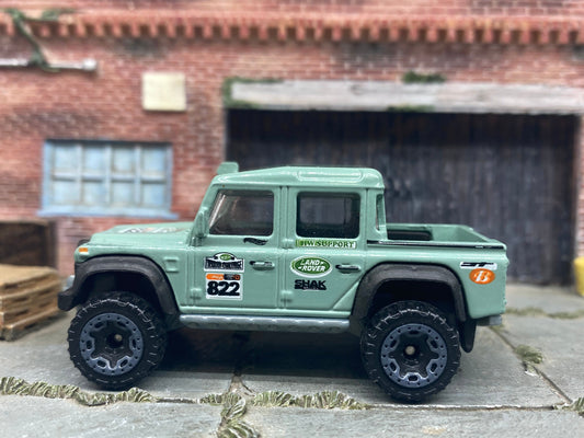 Loose Hot Wheels - 2015 Toyota Land Rover Defender Double Cab - Green