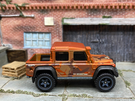 Loose Hot Wheels - 2015 Toyota Land Rover Defender Double Cab - Orange Camo