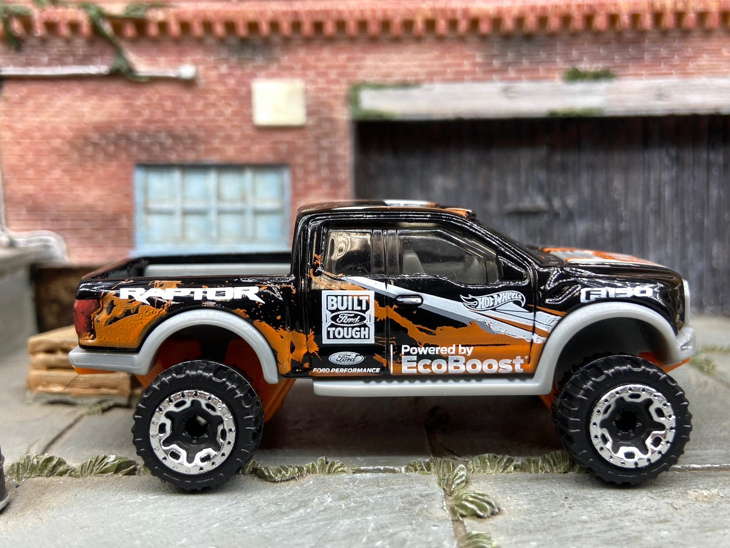 Loose Hot Wheels - 2017 Ford F150 Raptor 4X4 Truck - Black and Orange Eco Boost Livery