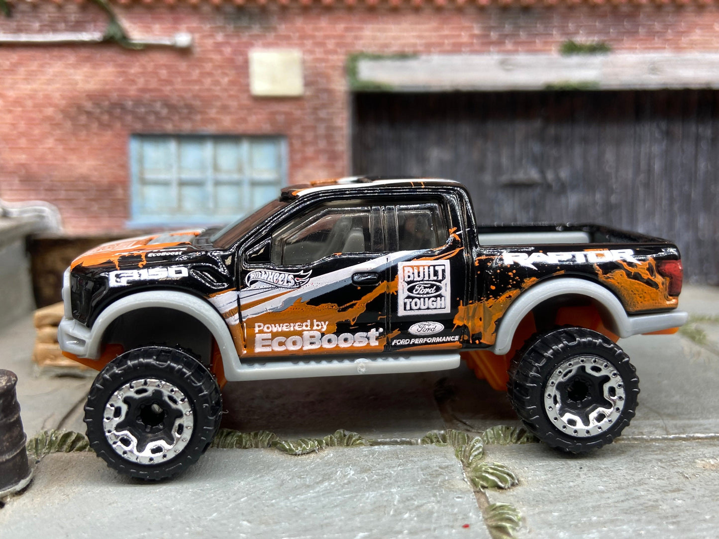 Loose Hot Wheels - 2017 Ford F150 Raptor 4X4 Truck - Black and Orange Eco Boost Livery