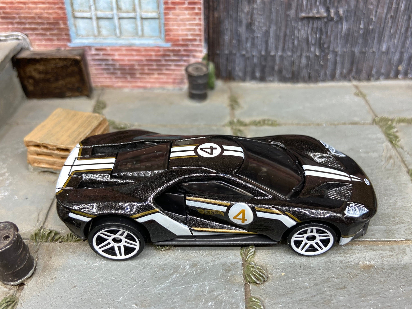 Loose Hot Wheels - 2017 Ford GT - Black and White #4