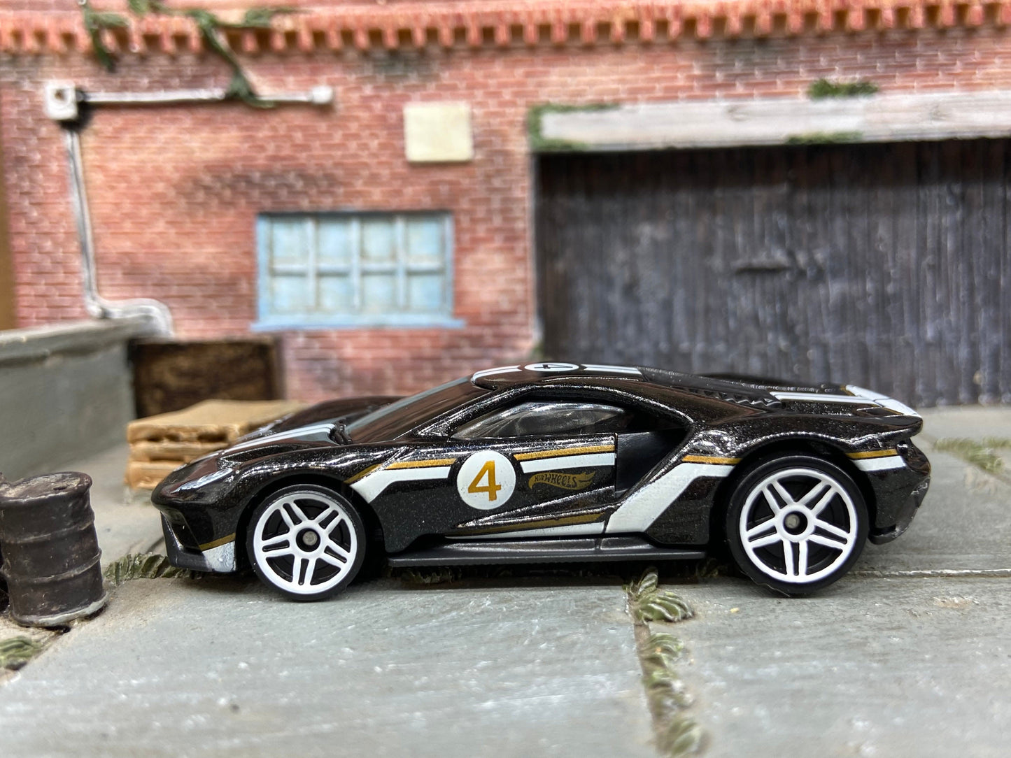 Loose Hot Wheels - 2017 Ford GT - Black and White #4