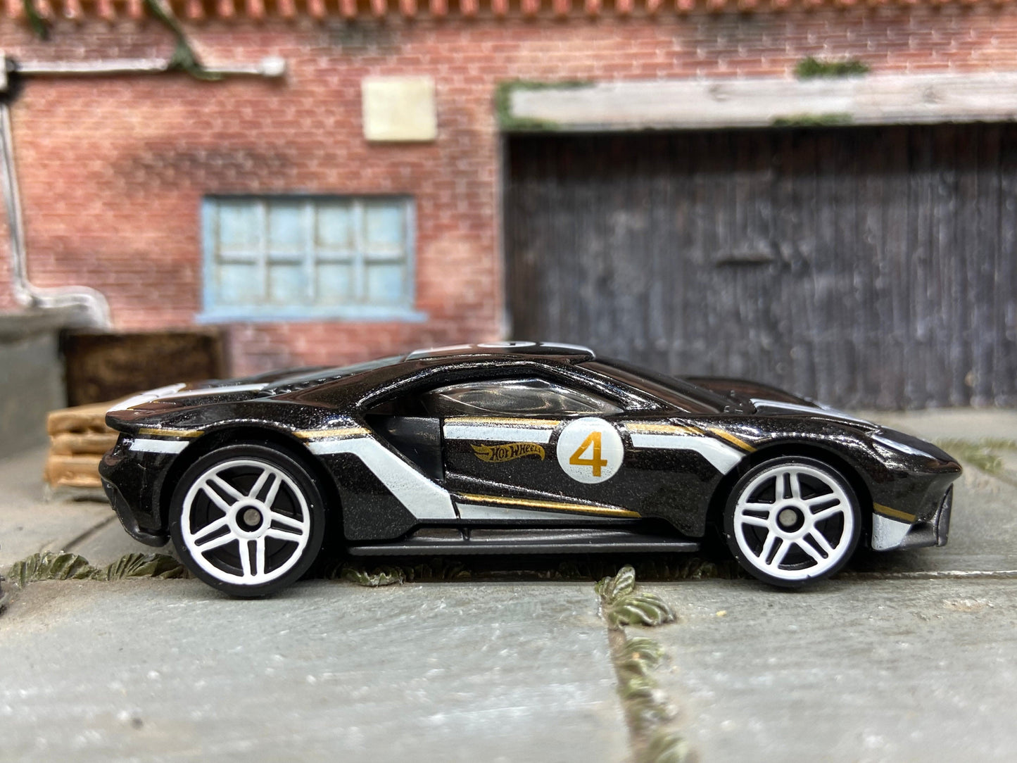 Loose Hot Wheels - 2017 Ford GT - Black and White #4
