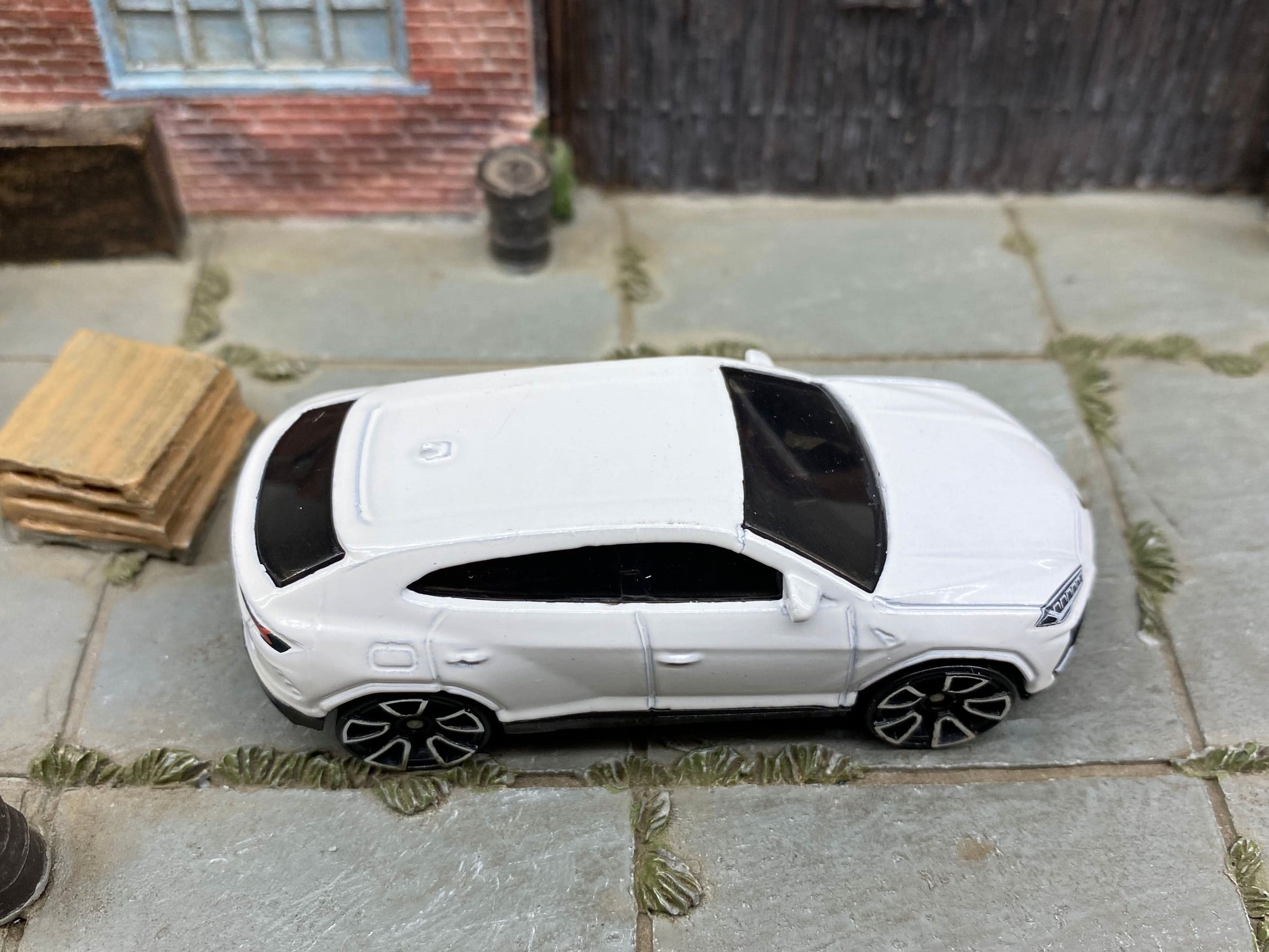Loose Hot Wheels - 2017 Lamborghini Urus - White