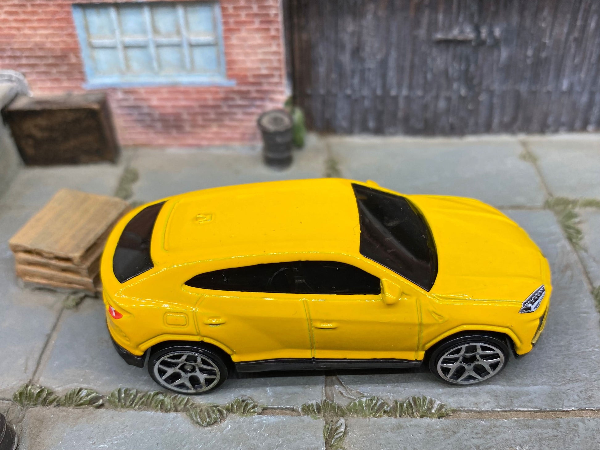 Loose Hot Wheels - 2017 Lamborghini Urus - Yellow