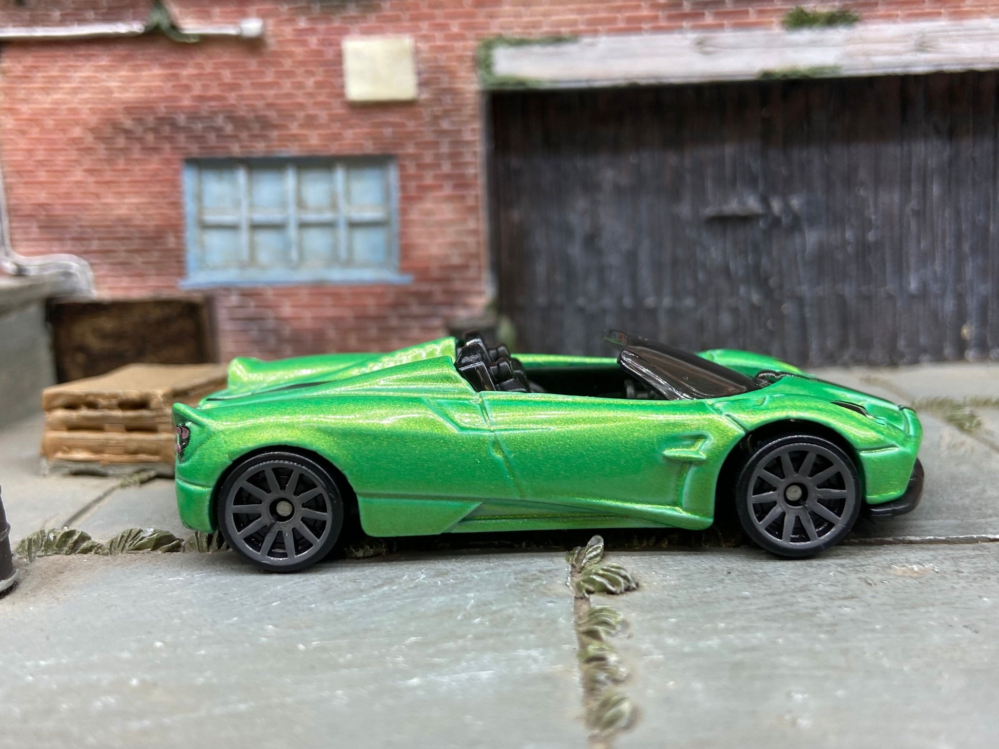 Loose Hot Wheels - 2017 Pagani Huayra Roadster - Green