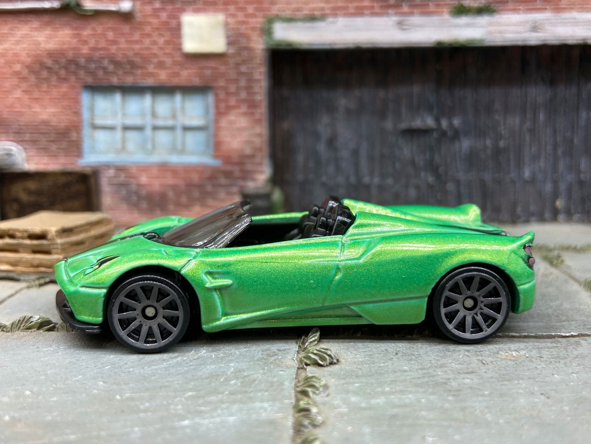 Loose Hot Wheels - 2017 Pagani Huayra Roadster - Green