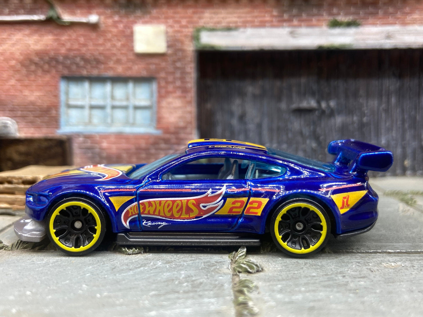Loose Hot Wheels - 2018 Custom Ford Mustang GT Race Car - Blue and Yellow Joey Logano Livery