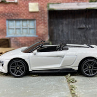 Loose Hot Wheels 2019 Audi R8 Spyder Dressed in White and Black