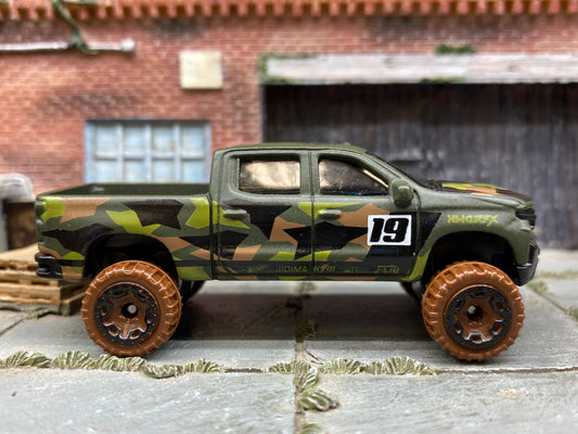 Loose Hot Wheels - 2019 Chevy Silverado Trail Boss LT - Green Camo
