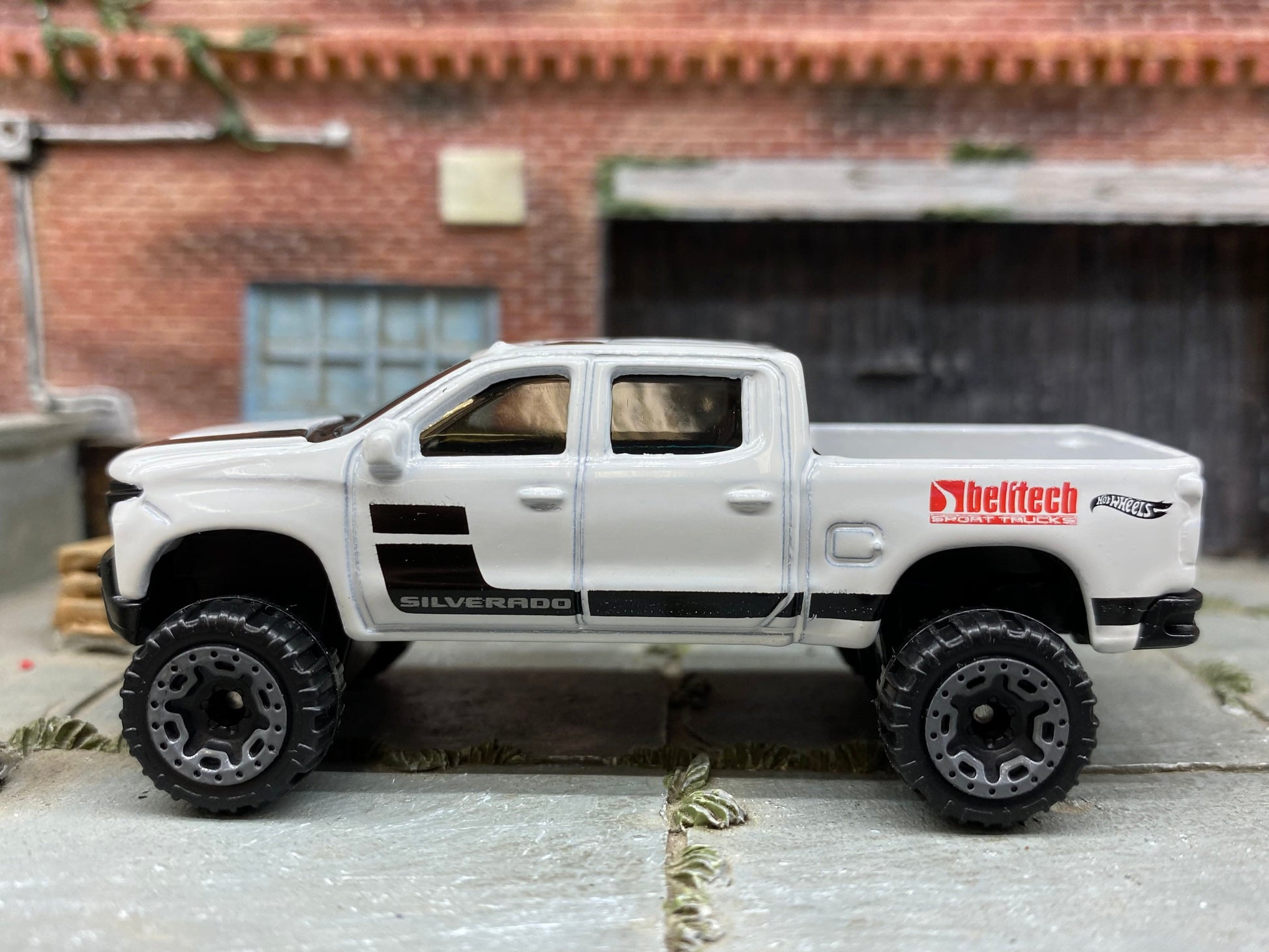 Loose Hot Wheels - 2019 Chevy Silverado Trail Boss LT - White and Black