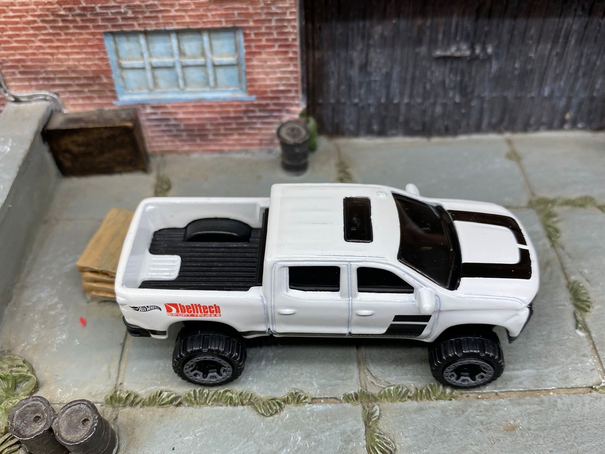 Loose Hot Wheels - 2019 Chevy Silverado Trail Boss LT - White and Black