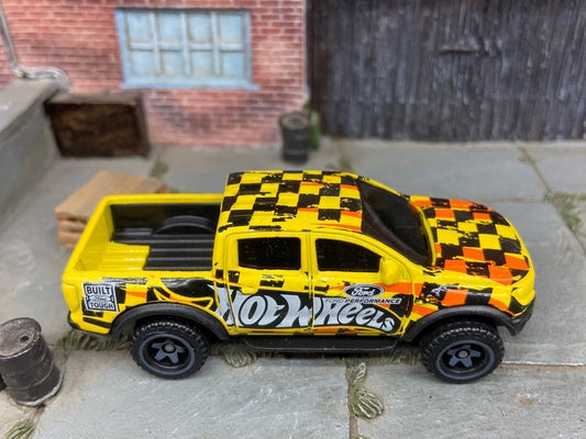 Loose Hot Wheels - 2015 Ford F150 4X4 Truck - Yellow Hot Wheels Livery