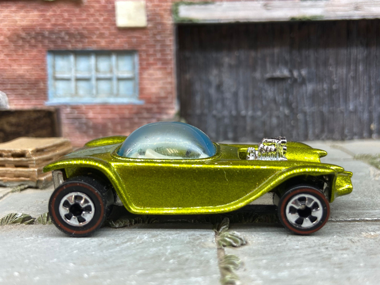 Loose Hot Wheels 25th Anniversary Redline Edition Beatnic Bandit Dressed in Green