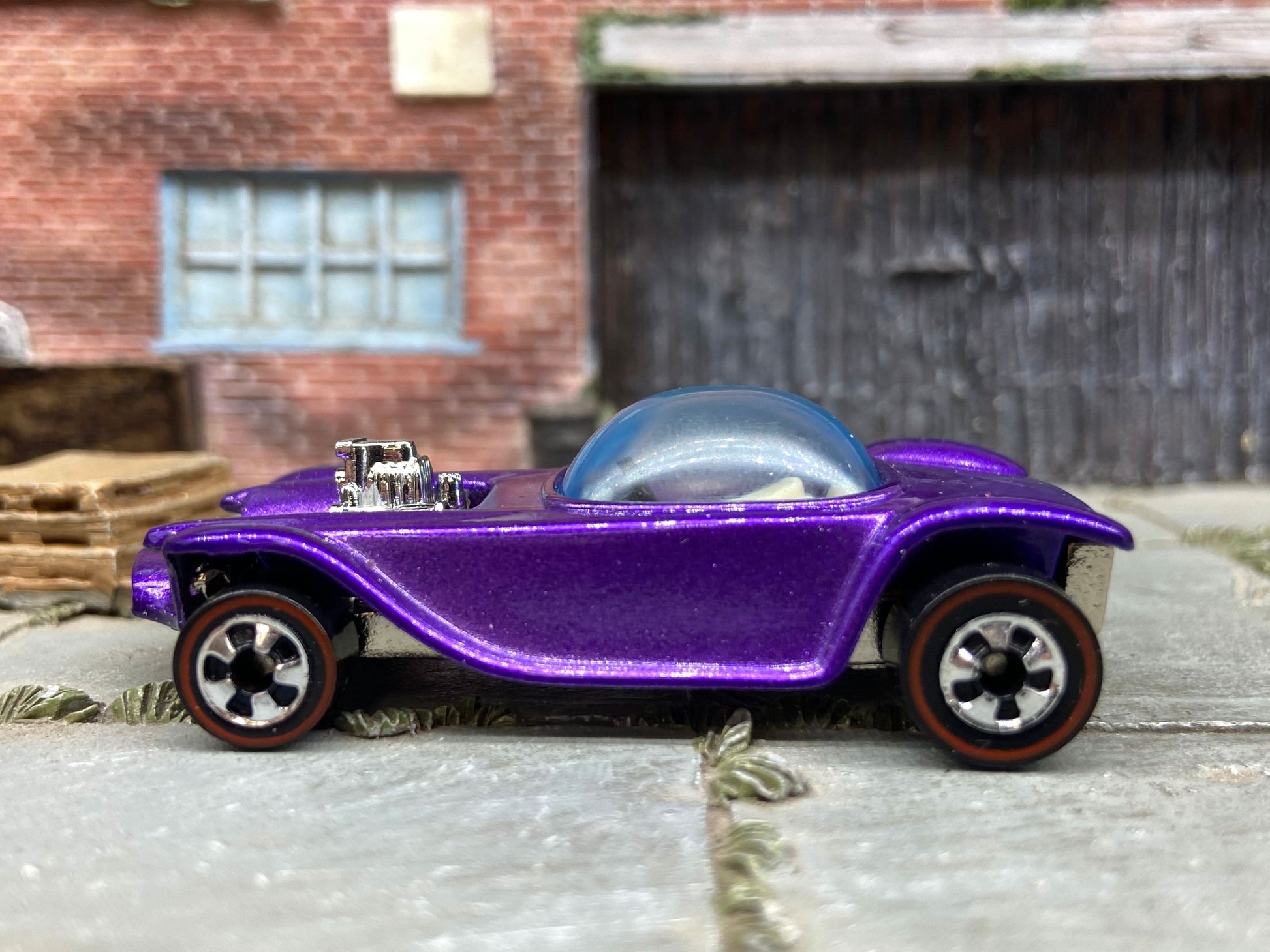 Loose Hot Wheels 25th Anniversary Redline Edition Beatnic Bandit Dressed in Purple