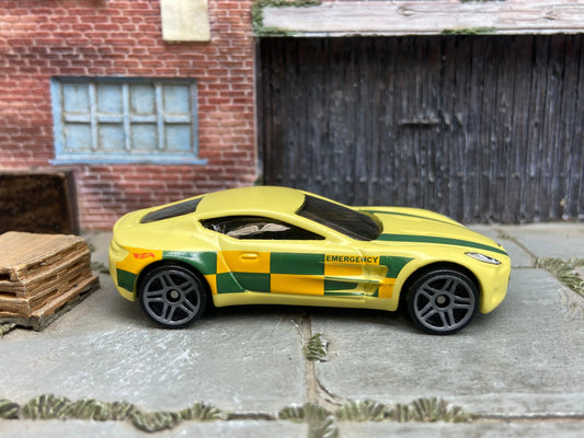Loose Hot Wheels - Aston Martin One-77 - Satin Yellow and Green