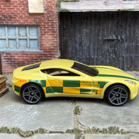 Loose Hot Wheels: Aston Martin One-77 - Satin Yellow and Green