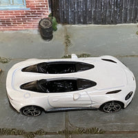 Loose Hot Wheels - Aston Martin V12 Roadster - White