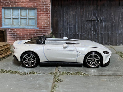 Loose Hot Wheels - Aston Martin V12 Roadster - White