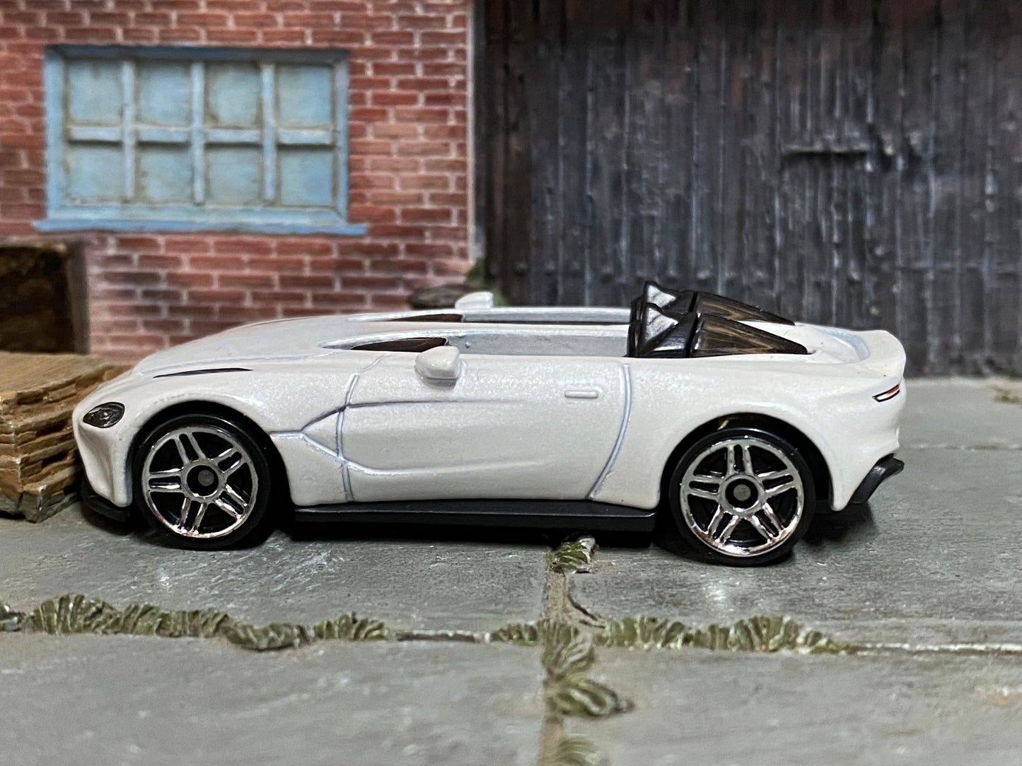 Loose Hot Wheels - Aston Martin V12 Speedster - White