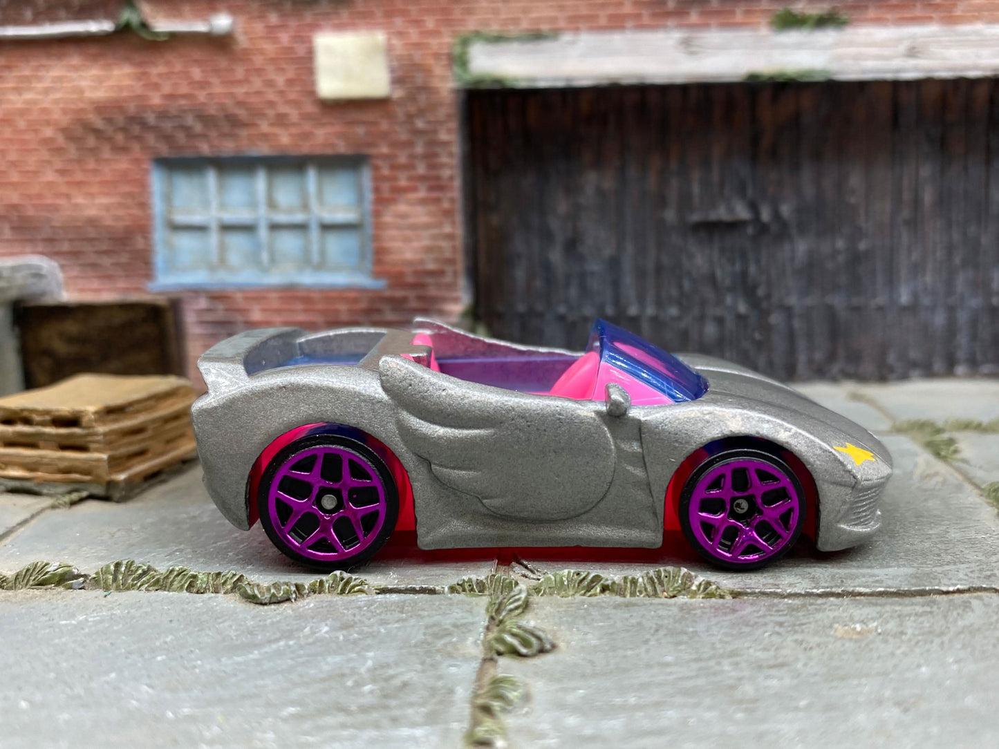 Loose Hot Wheels - Barbie Extra Toon'd - Silver and Pink