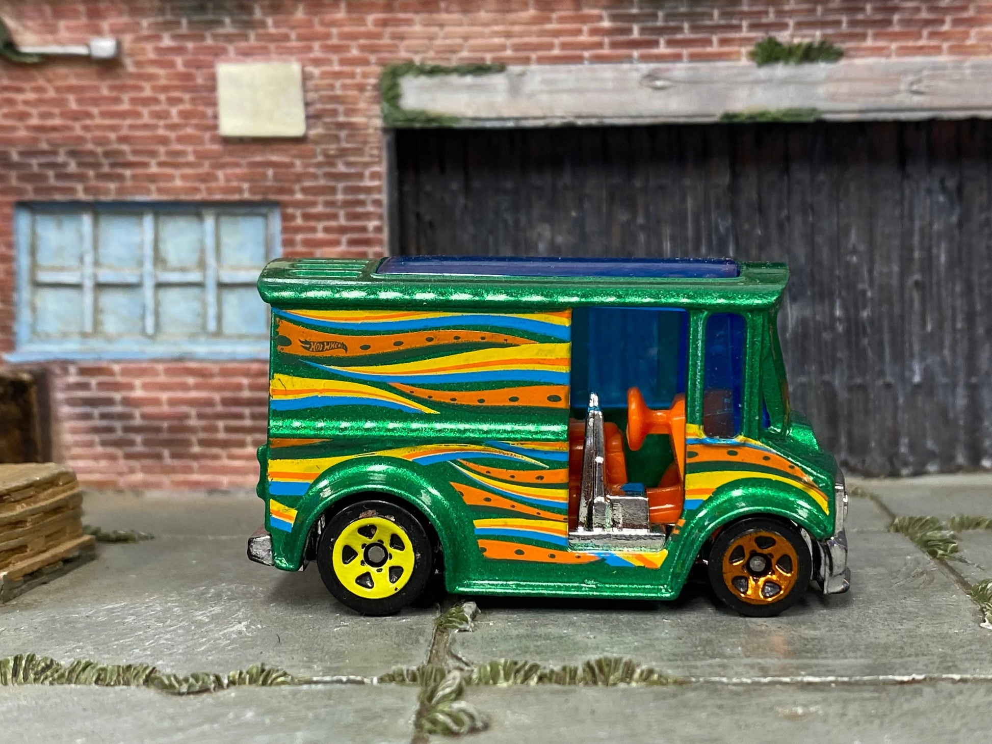 Loose Hot Wheels - Bread Box Bread Van - Green, Orange and Yellow