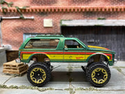 Loose Hot Wheels Chevy Blazer 4×4 Dressed in Green and Yellow
