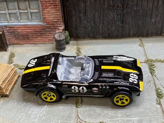 Loose Hot Wheels - Chevy Corvette Grand Sport Roadster - Black and Yellow 39