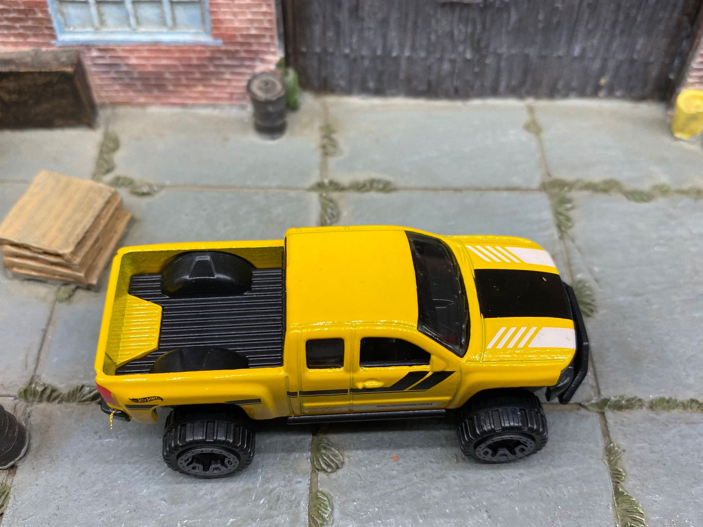 Loose Hot Wheels - Chevy Silverado - Yellow
