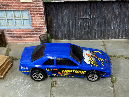 Loose Hot Wheels - Chevy Stocker Stock Car - Blue Lightning