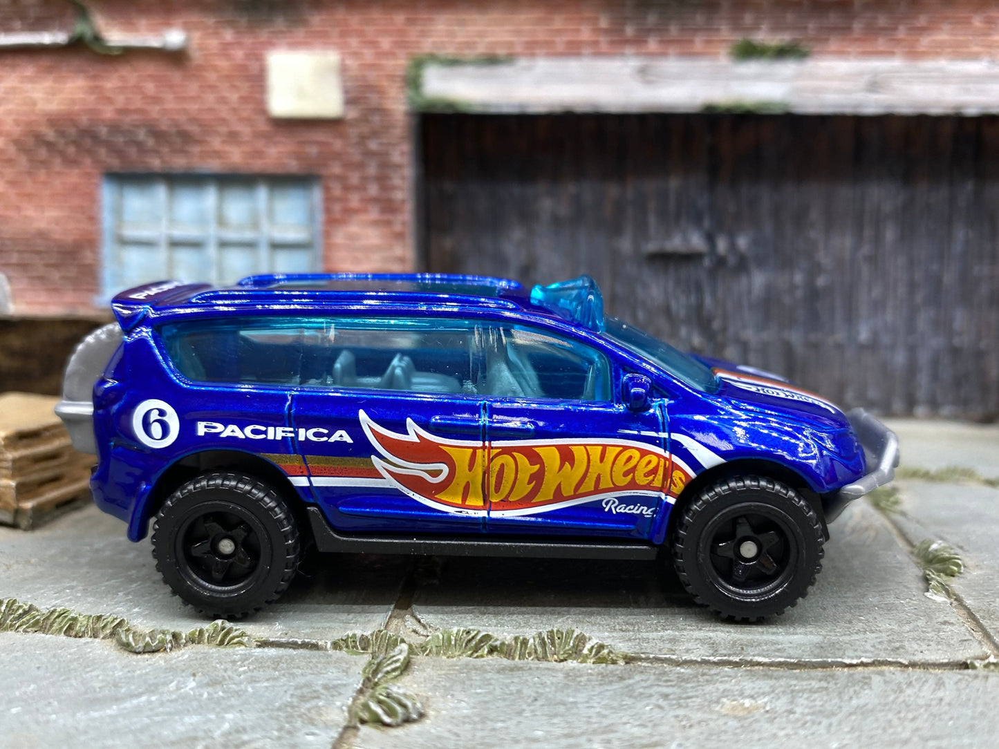 Loose Hot Wheels - Chrysler Pacifica - Blue Hot Wheels 6