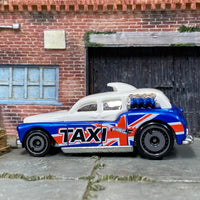 Loose Hot Wheels - Cockney Cab II - British White, Blue and Red