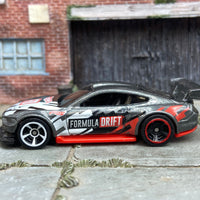 Loose Hot Wheels: Custom 2018 Ford Mustang - Silver Race Livery