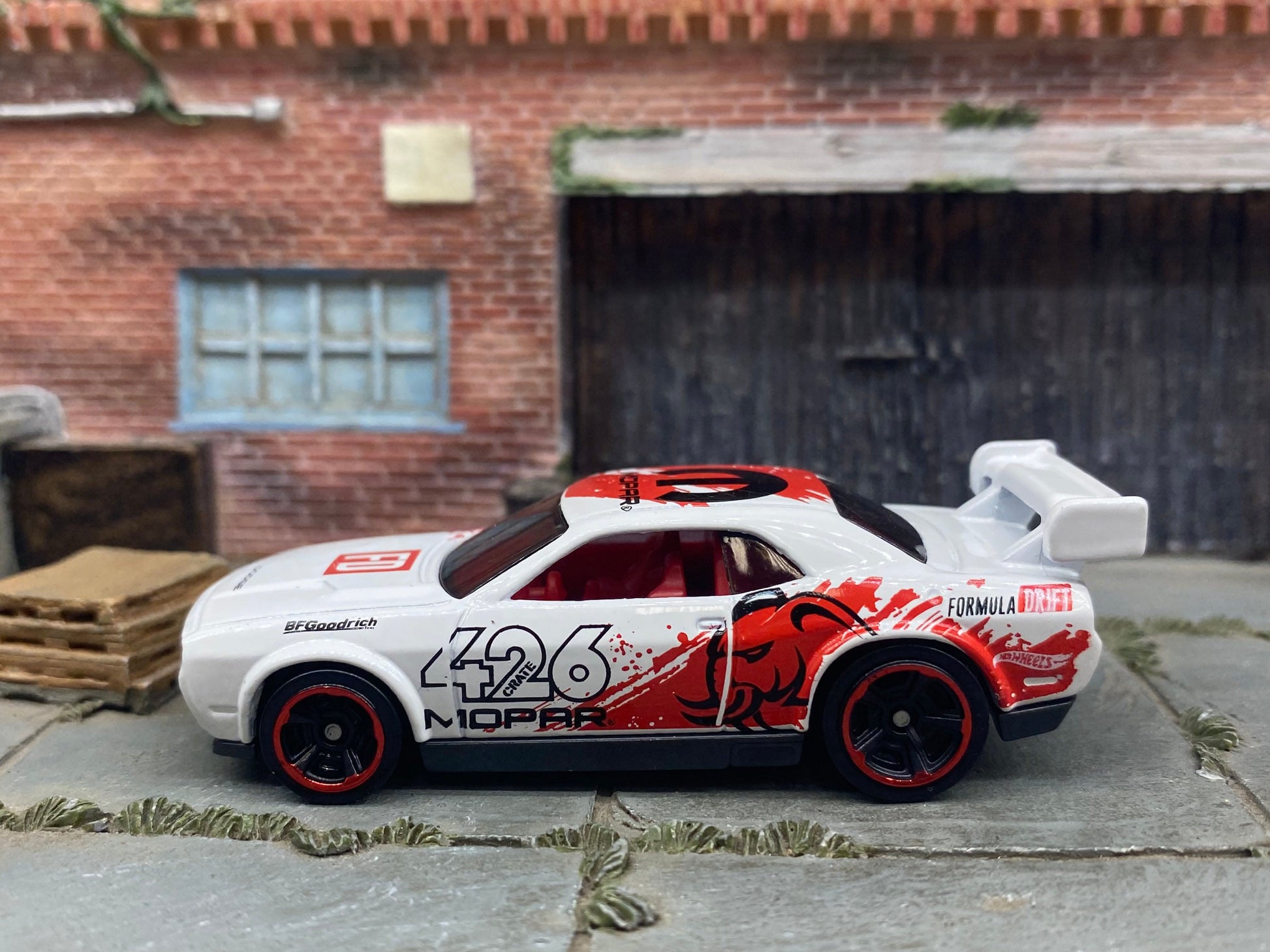 Loose Hot Wheels - Dodge Challenger Drift Car - White, red and Black MOPAR 426