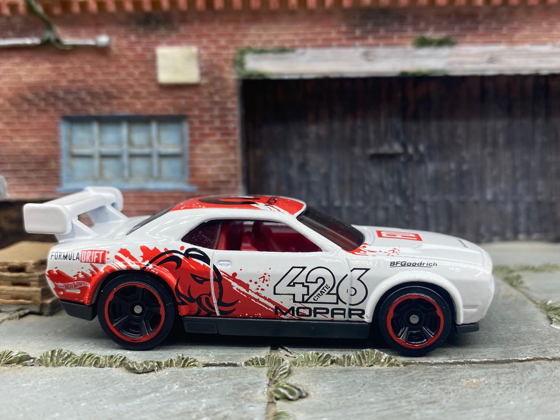 Loose Hot Wheels - Dodge Challenger Drift Car - White, red and Black MOPAR 426