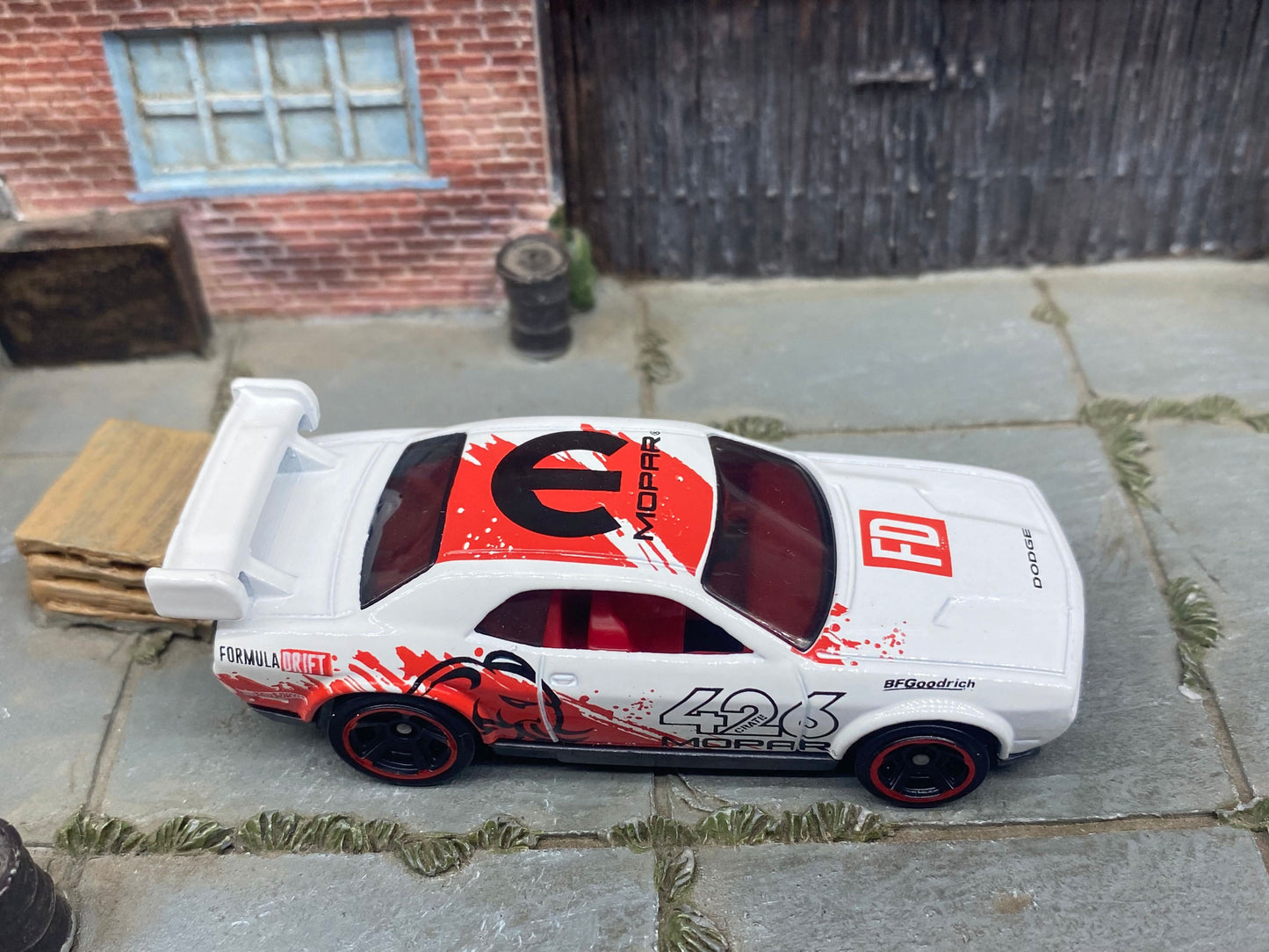 Loose Hot Wheels - Dodge Challenger Drift Car - White, red and Black MOPAR 426