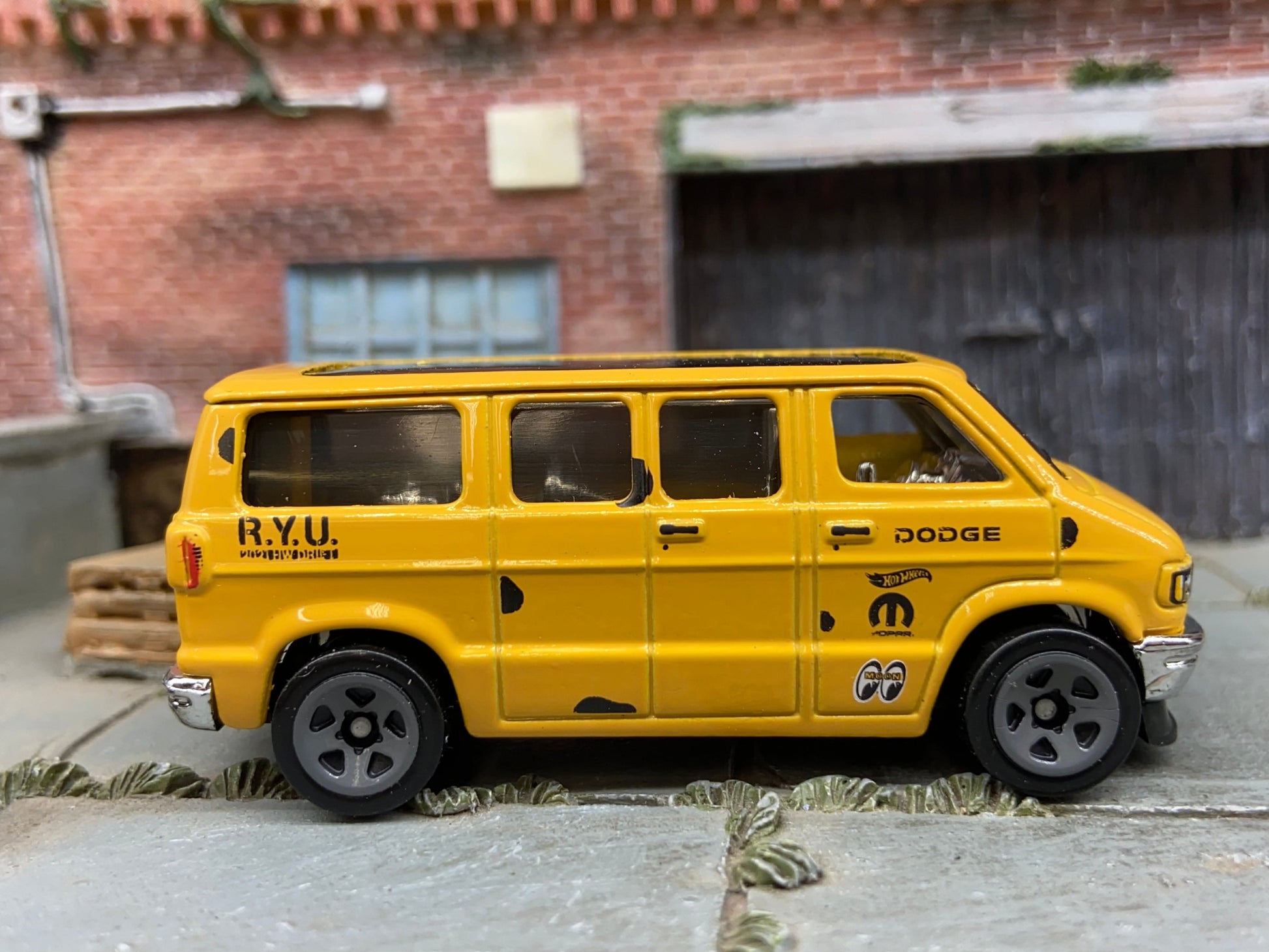 Loose Hot Wheels - Dodge Van - MOPAR Yellow