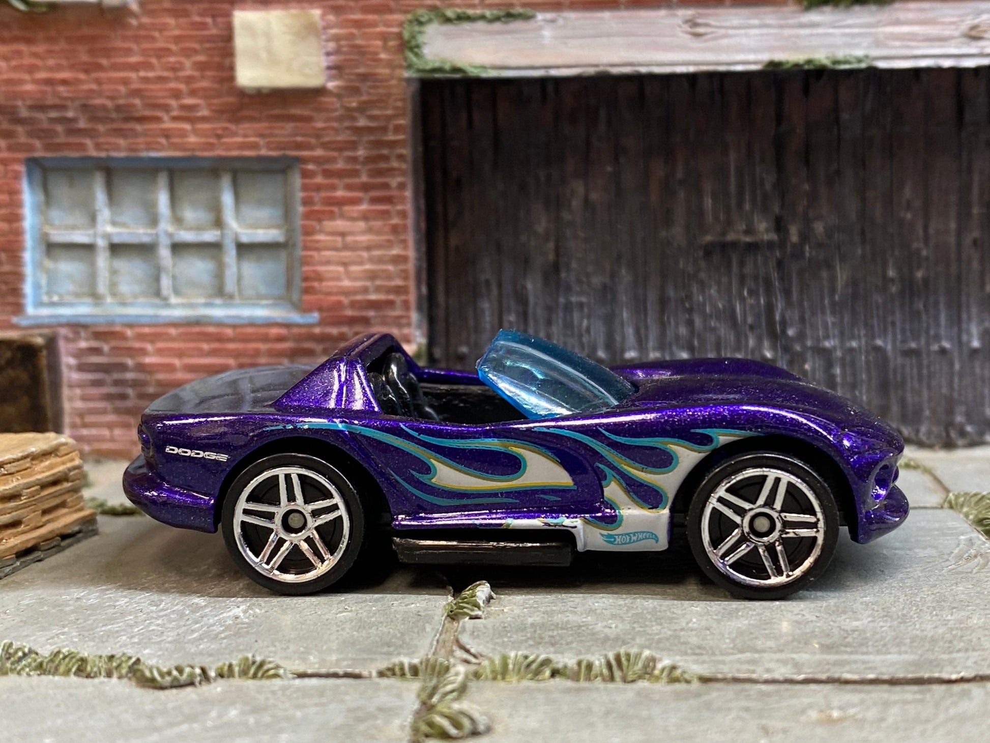 Loose Hot Wheels - Dodge Viper R/T 10 - Purple with Flames