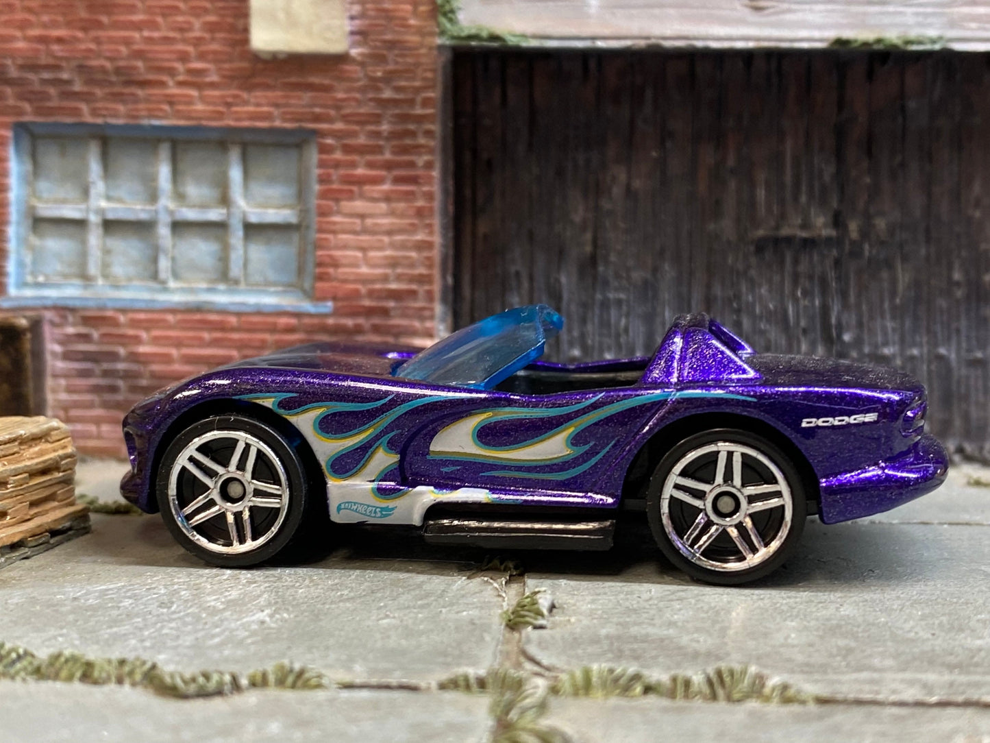 Loose Hot Wheels - Dodge Viper R/T 10 - Purple with Flames