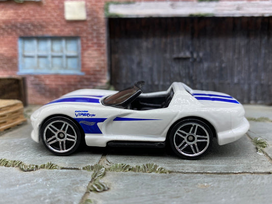 Loose Hot Wheels - Dodge Viper R/T 10 - White and Blue