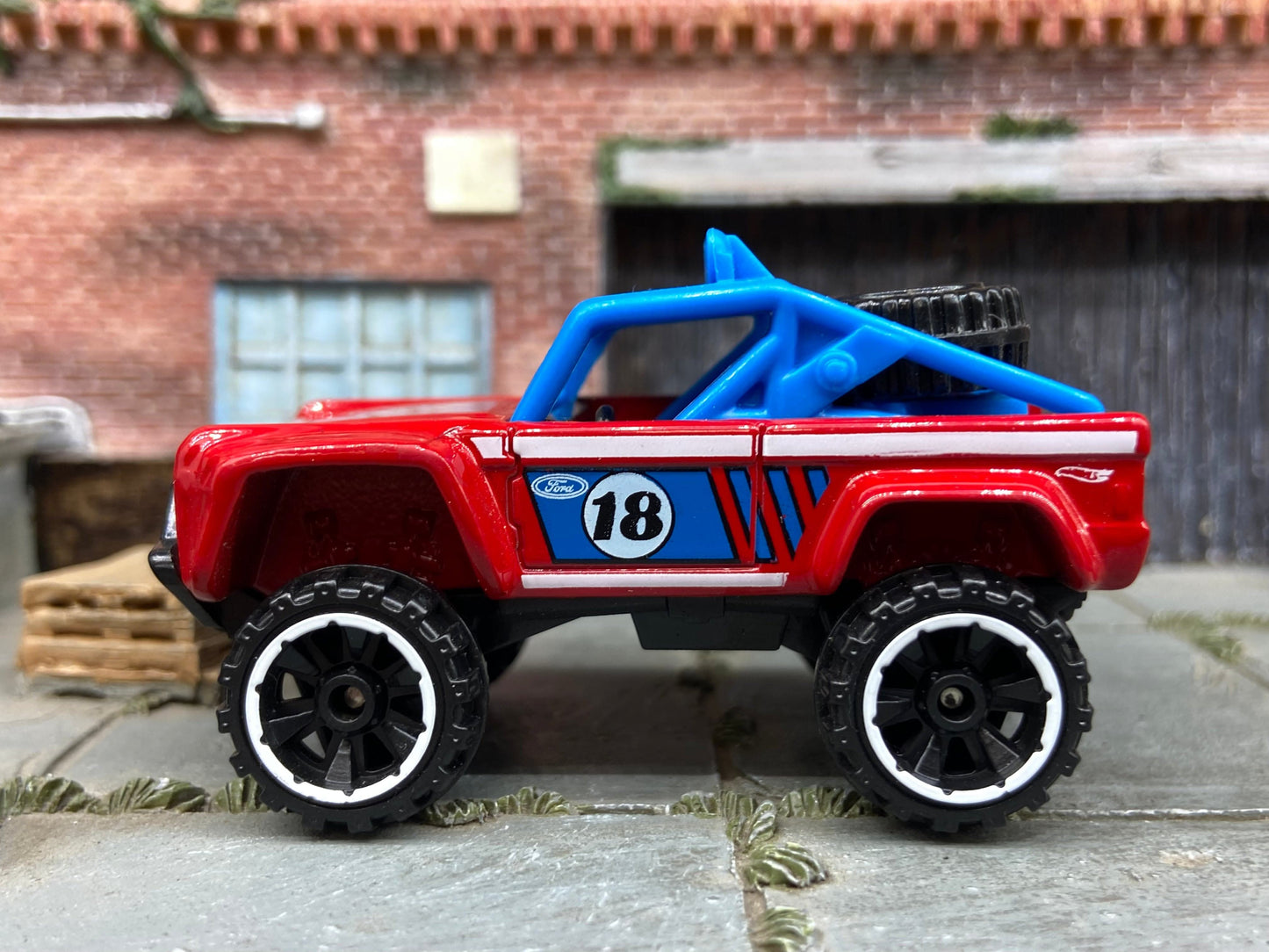 Loose Hot Wheels - Ford Bronco 4×4 - Red and Blue #18 Livery