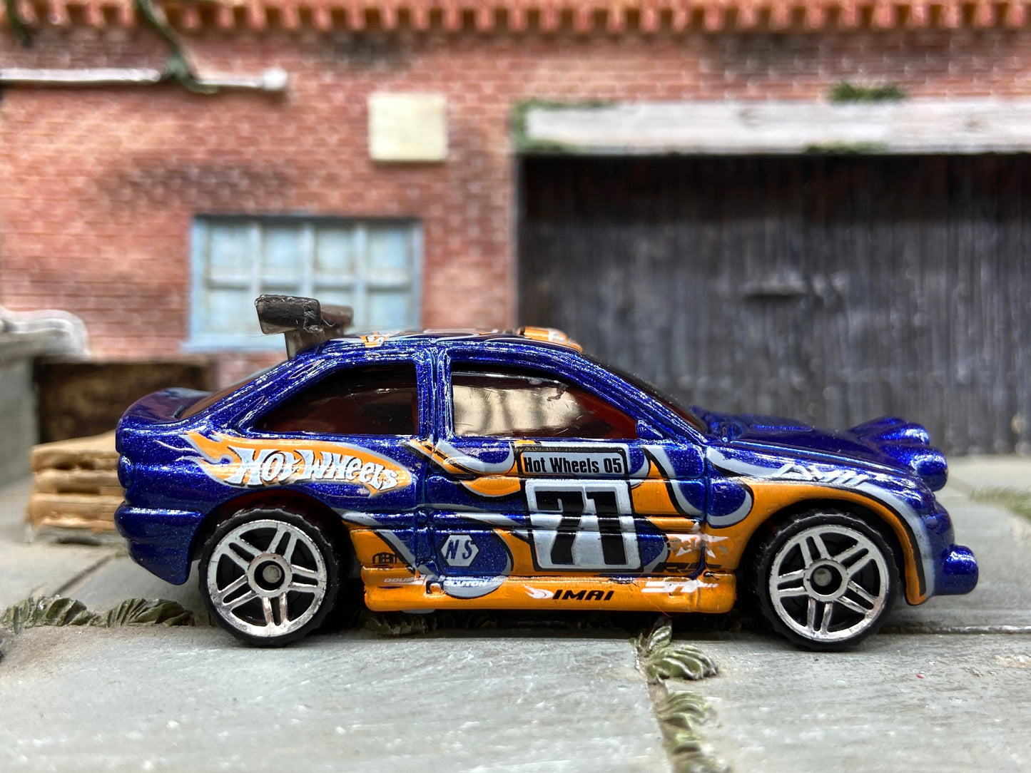 Loose Hot Wheels - Ford Escort Rally - Blue and Orange #71 Race Livery