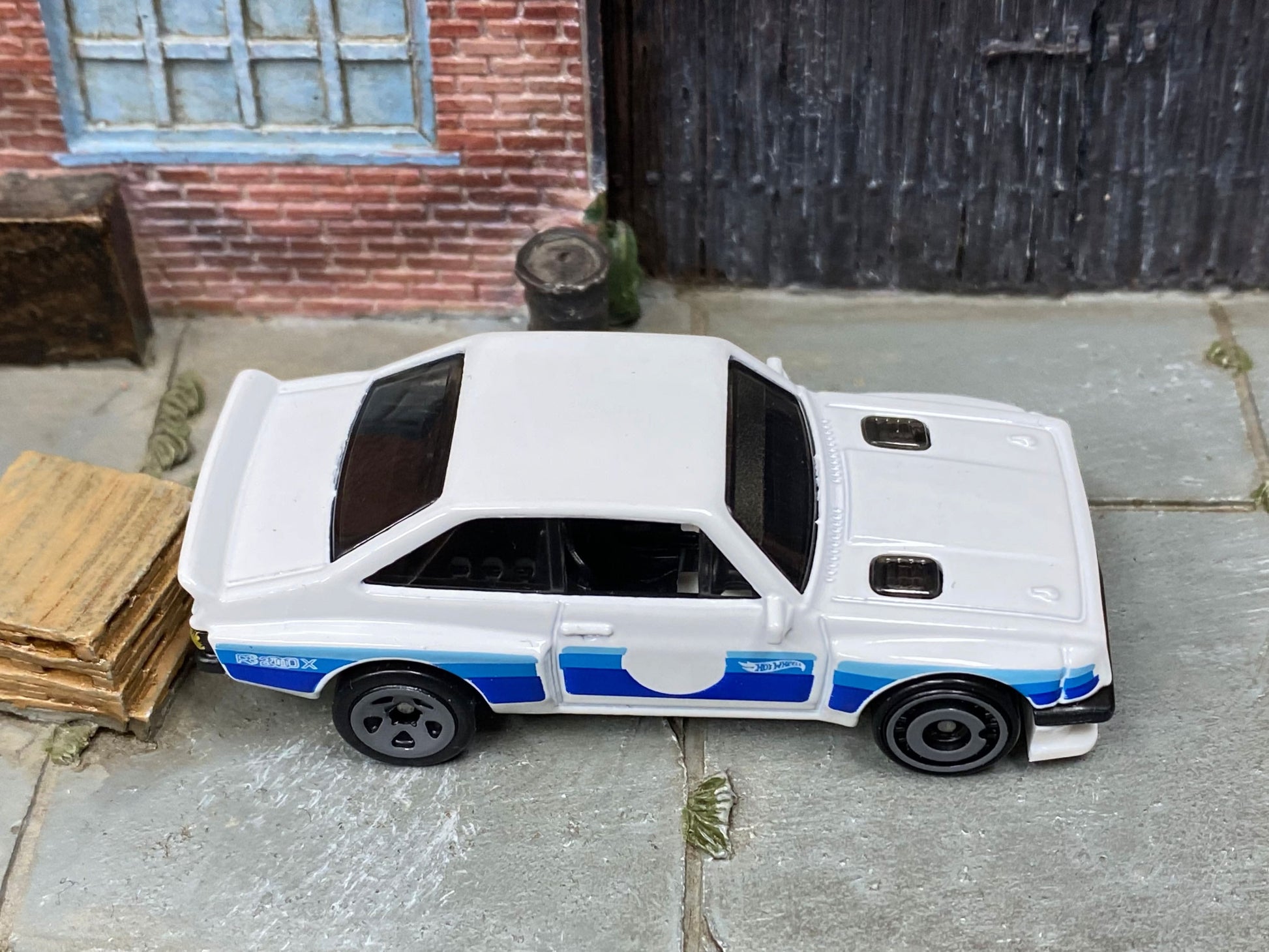 Loose Hot Wheels - Ford Escort RS 2000 - White and Blue